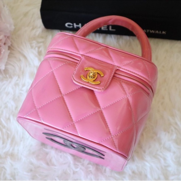 SOLD Chanel Vintage 1995 Barbie Collection Barbie Pink Vanity Case Heart bag - Picture 7 of 11